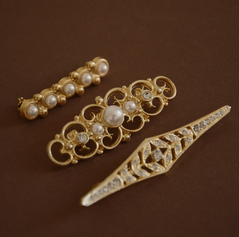 VINTAGE 1980S ART DECO STYLE IMITATION PEARL PIN BROOCH_3