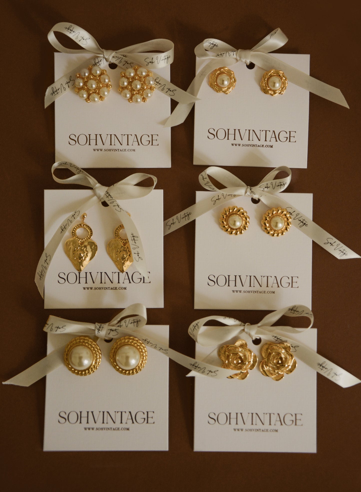 VINTAGE 1980S ETCHED GOLD PLATED IMITATION PEARL EARRINGSsohvintage