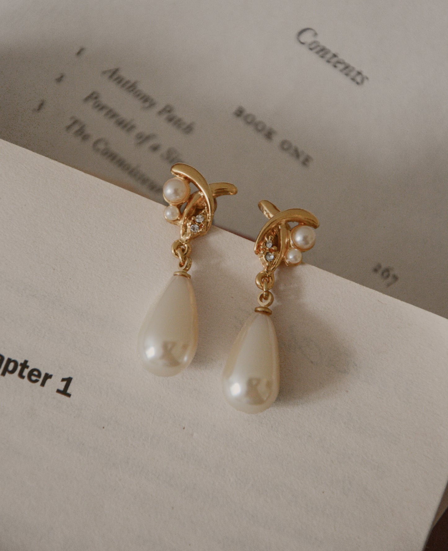 VINTAGE 1980S IMITATION PEARL AND CRYSTAL DRIP EARRINGS