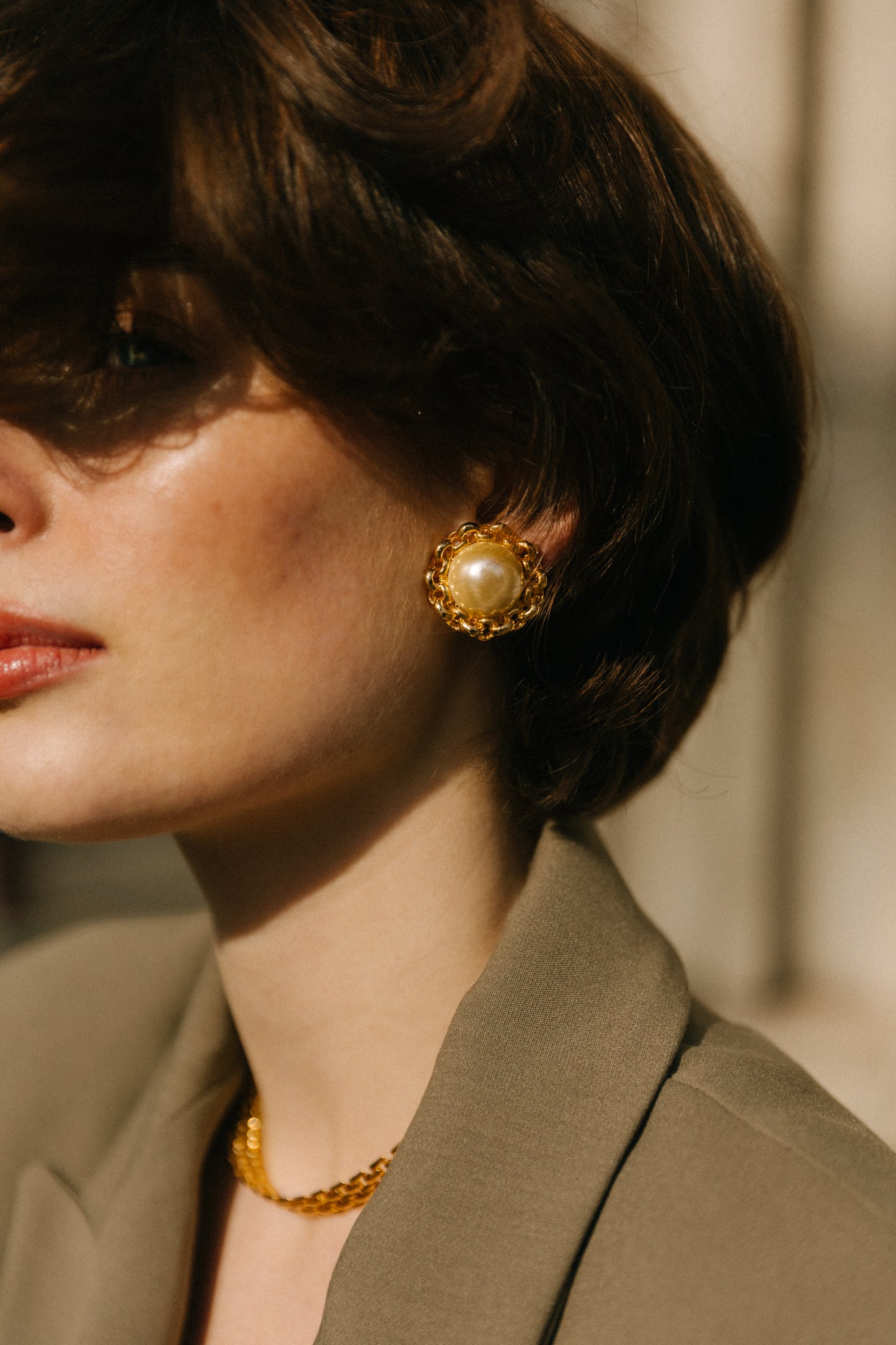 SOH_VINTAGE 1980S STATEMENT CHAIN LINKED ROUND IMITATION PEARL CLIP ON EARRINGS_3
