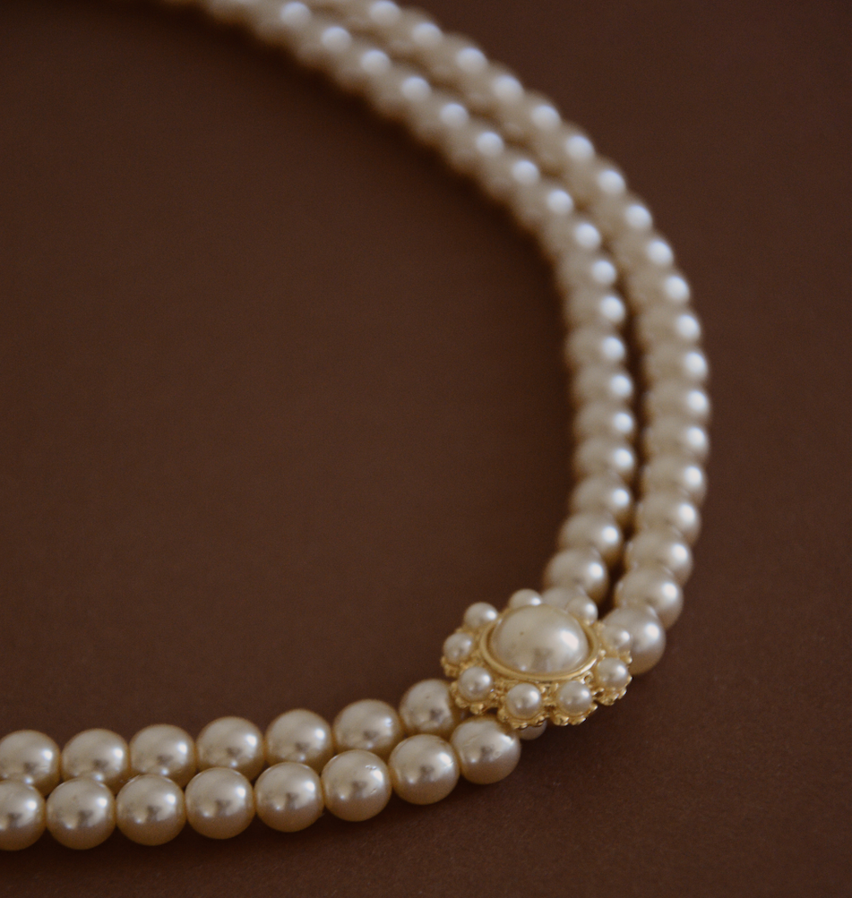 VINTAGE 1980S CLASSIC IMITATION PEARL NECKLACE