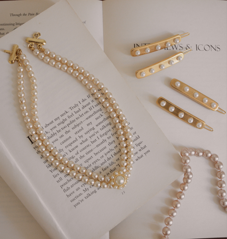 VINTAGE 1980S CLASSIC IMITATION PEARL NECKLACE