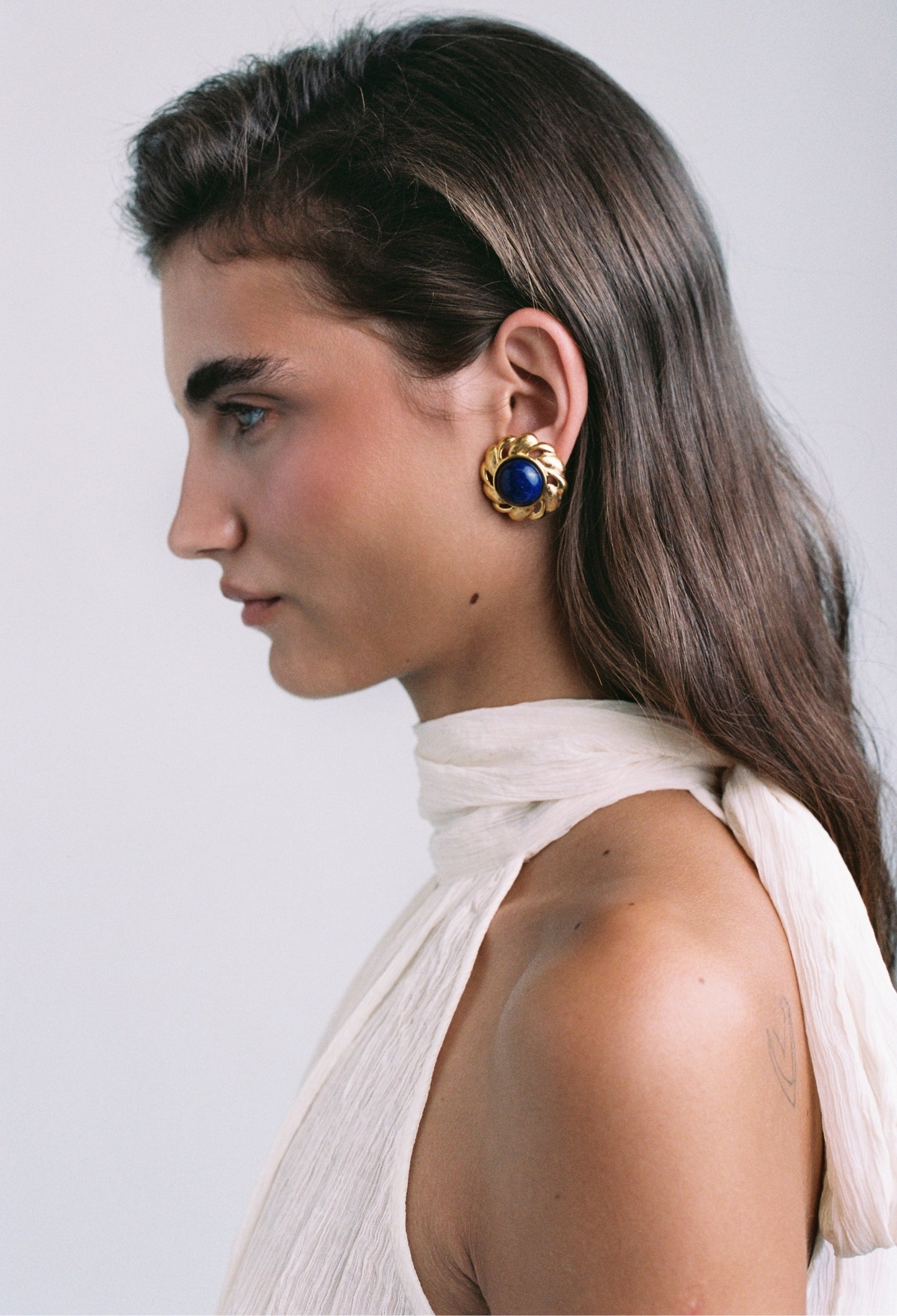 VINTAGE 1980S STATEMENT NAPIER BLUE SCALLOP EDGE ROUND EARRINGS