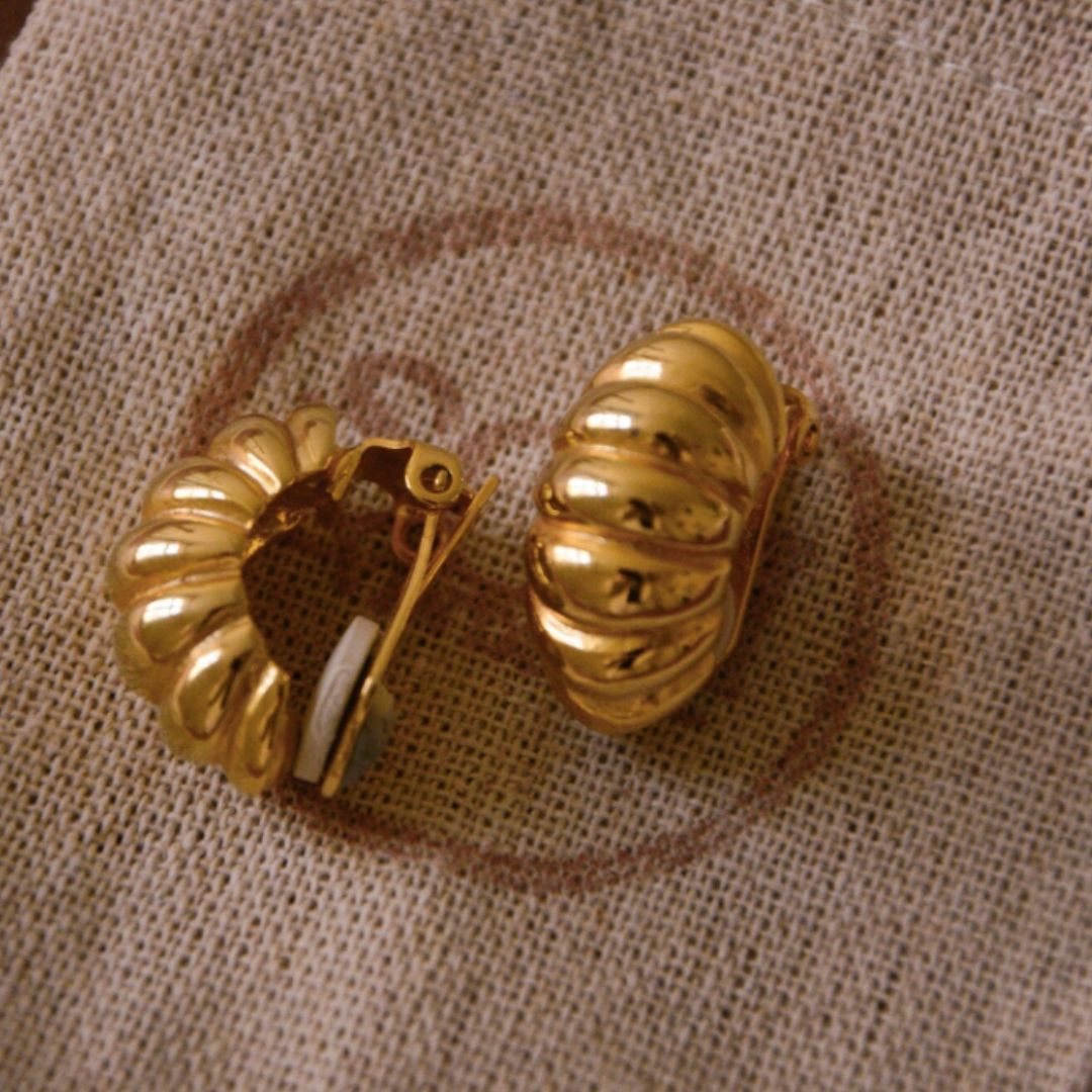 VINTAGE 1980S GOLD CROISSANT CLIP-ON EARRINGS