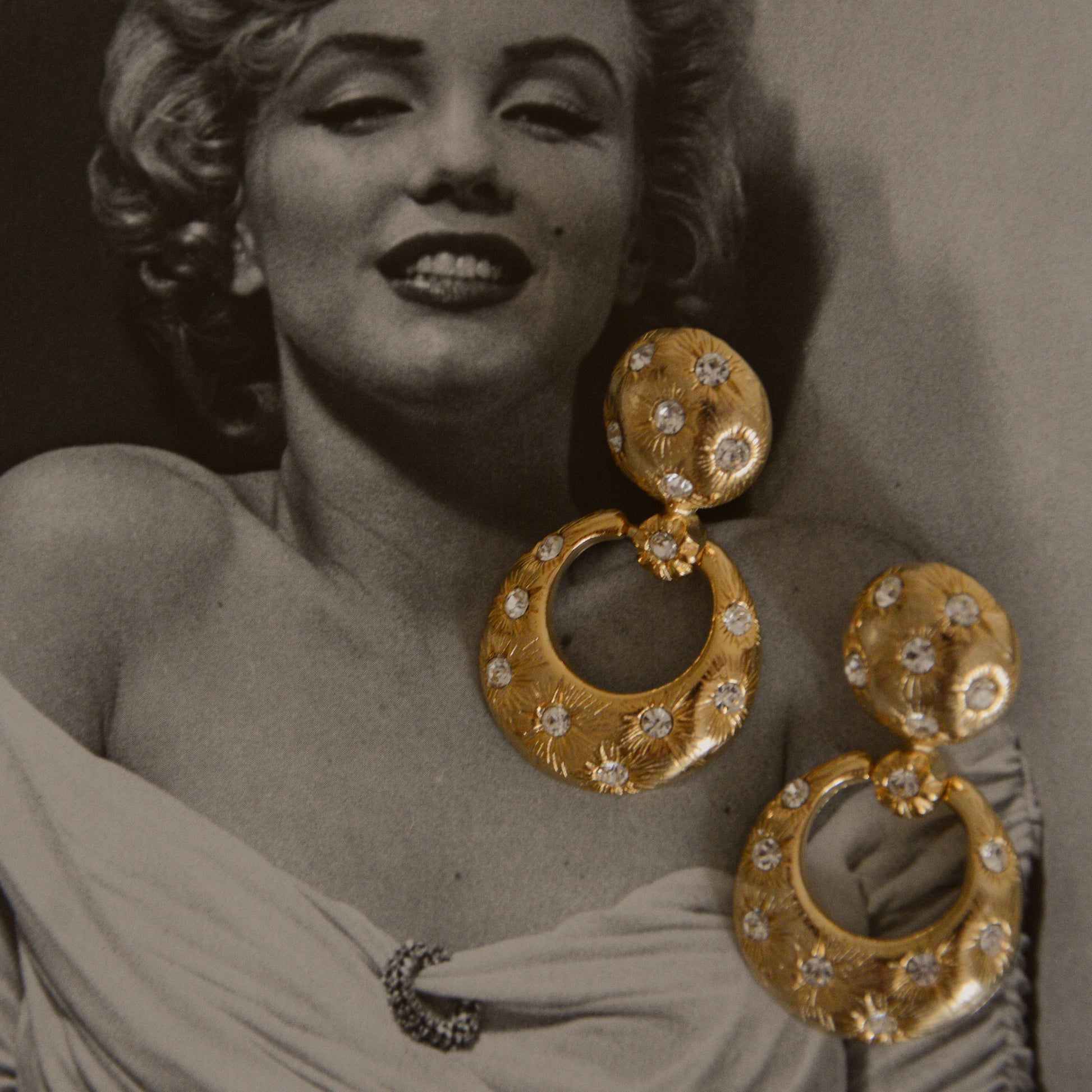 VINTAGE 1980S CRYSTAL DOOR KNOCKER STATEMENT GOLD-PLATED EARRINGS